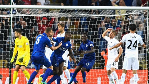 El Leicester logra su primera victoria de la temporada ante el Swansea