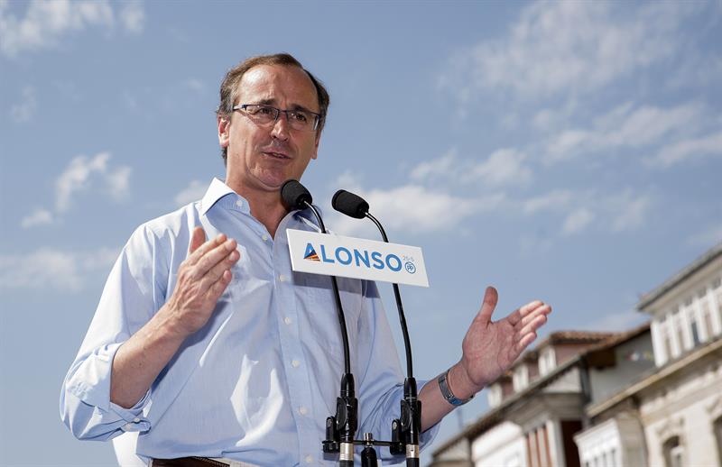 Alfonso Alonso avisa al PNV de que el PP no está dispuesto a un intercambio de cromos Alfonso Alonso avisa al PNV de que el PP no está dispuesto a un intercambio de cromos