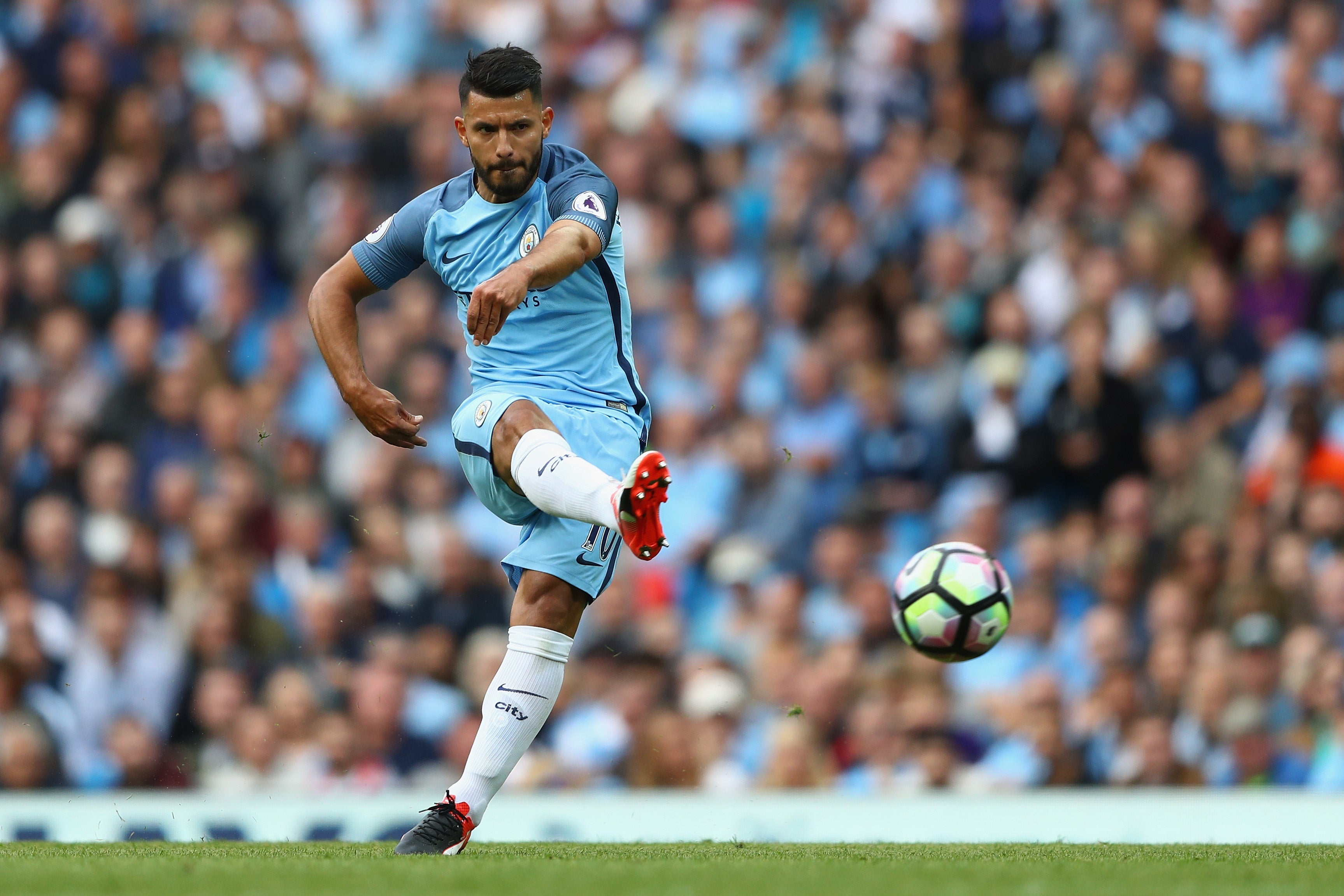 Fútbol Internacional: La salvaje entrada de Kun Agüero a David Luiz Fútbol Internacional: La salvaje entrada de Kun Agüero a David Luiz