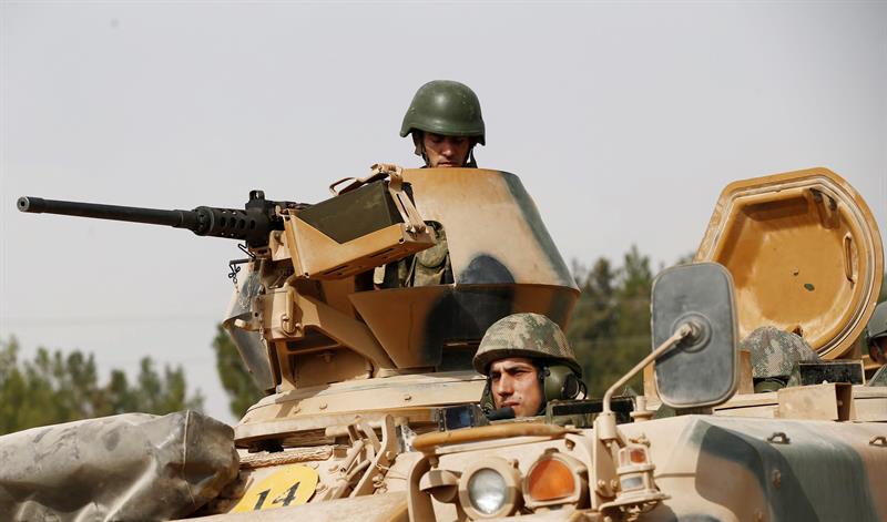 Los ejércitos turcos están preparados para atacar Siria Los ejércitos turcos están preparados para atacar Siria