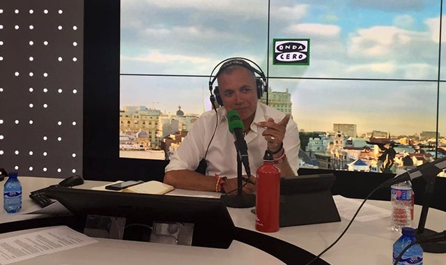 La reflexión de Lucas: "Un árbitro de fútbol en categorías infantiles se ha hecho famoso por cantar con los niños al final de cada partido" La reflexión de Lucas: "Un árbitro de fútbol en categorías infantiles se ha hecho famoso por cantar con los niños al final de cada partido"