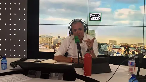 Juan Ramón Lucas, en el nuevo estudio de Onda Cero. Juan Ramón Lucas, en el nuevo estudio de Onda Cero.