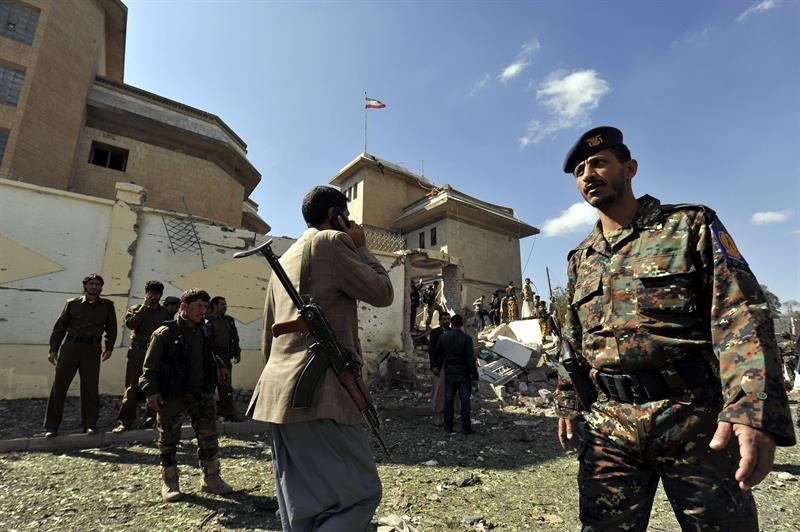 Al menos 50 muertos en un atentado suicida en un centro de reclutamiento en Yemen Al menos 50 muertos en un atentado suicida en un centro de reclutamiento en Yemen