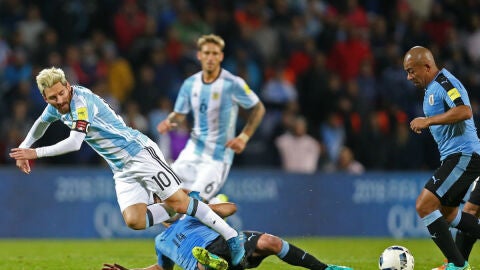 Messi, al suelo