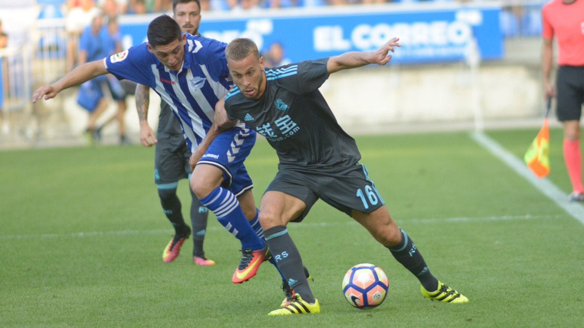 Canales vuelve a vestirse de corto tras ocho meses de baja en un amistoso con la Real Sociedad Canales vuelve a vestirse de corto tras ocho meses de baja en un amistoso con la Real Sociedad