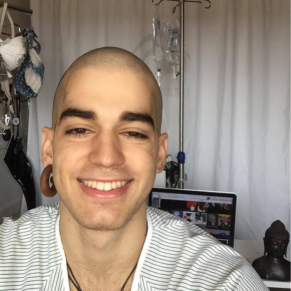 Pablo, el joven de 20 años con leucemia, llama a llegar al millón de donantes de médula ósea en España Pablo, el joven de 20 años con leucemia, llama a llegar al millón de donantes de médula ósea en España