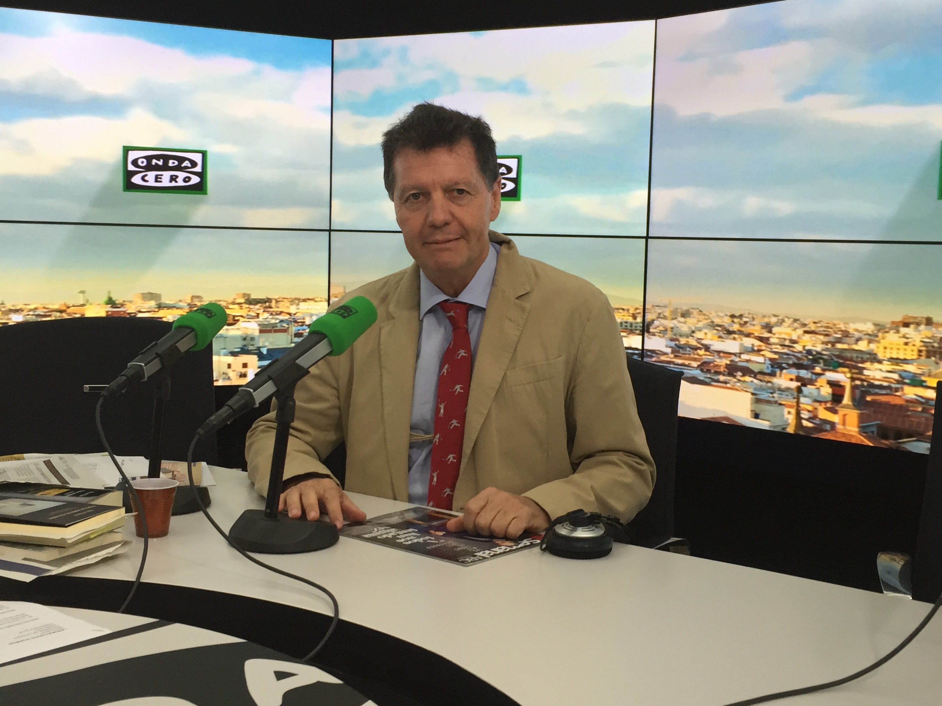 Alfonso Rojo: "Willy Toledo es más tonto que mis zapatos" Alfonso Rojo: "Willy Toledo es más tonto que mis zapatos"