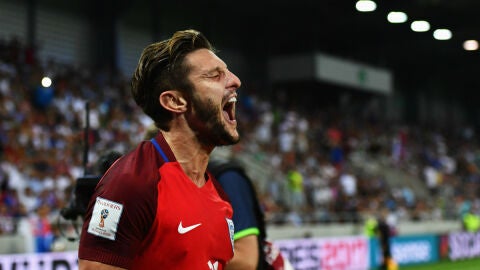 Adam Lallana celebra un gol con Inglaterra