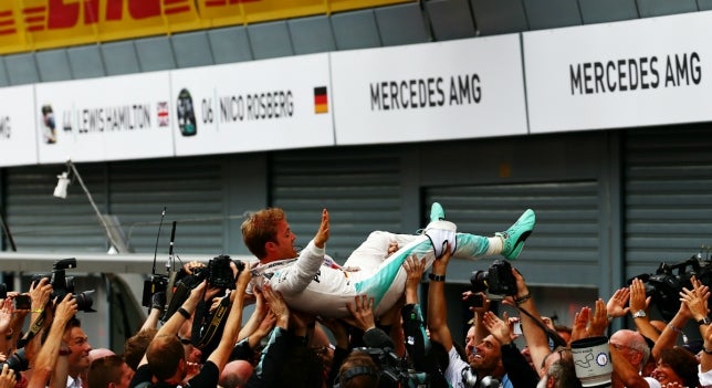 Rosberg gana a Hamilton en Italia con Alonso 14º y Sainz 15º Rosberg gana a Hamilton en Italia con Alonso 14º y Sainz 15º
