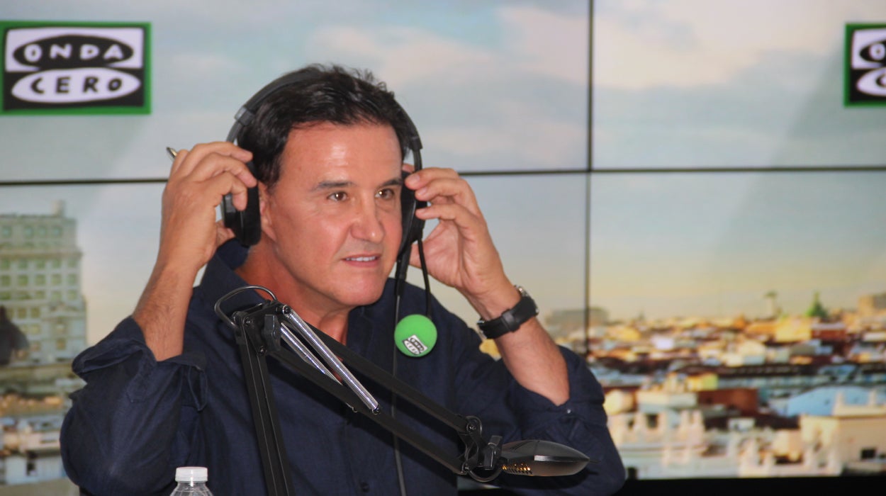 De la Morena critica a Poyet tras su rueda de prensa: "¿Quién eres tú para decir a los medios lo que deben decir?" De la Morena critica a Poyet tras su rueda de prensa: "¿Quién eres tú para decir a los medios lo que deben decir?"