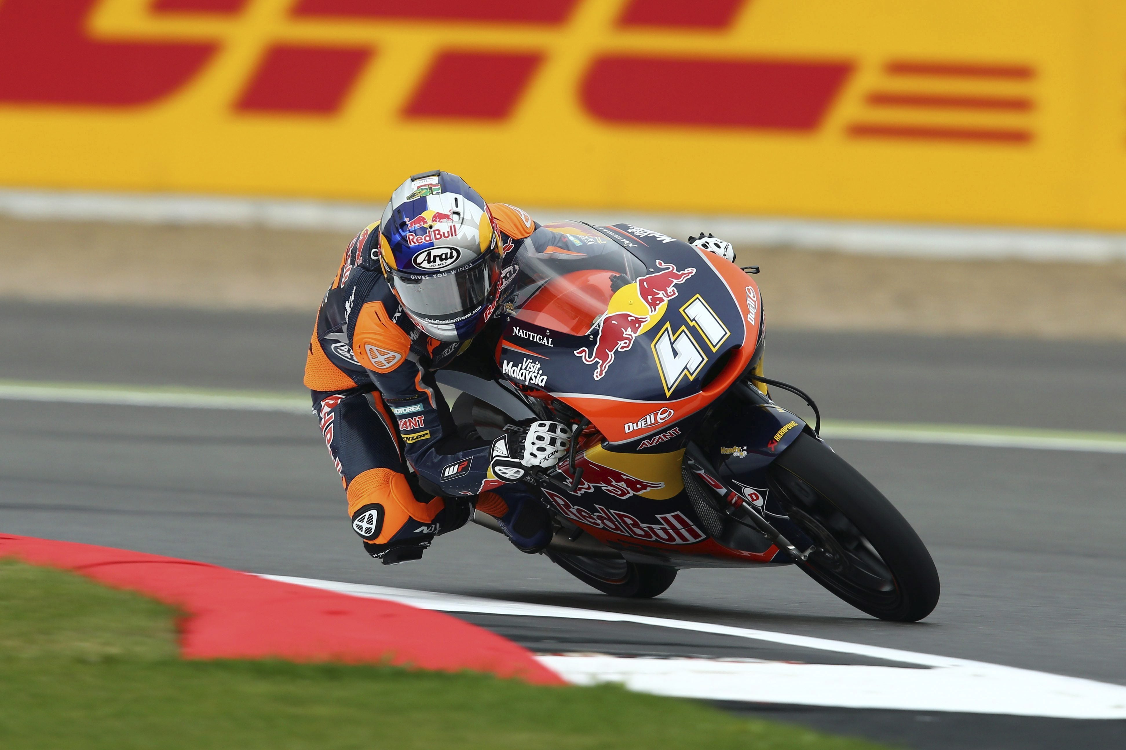 Binder vuelve a ganar en Silverstone y se consolida como líder indiscutible en Moto3 Binder vuelve a ganar en Silverstone y se consolida como líder indiscutible en Moto3