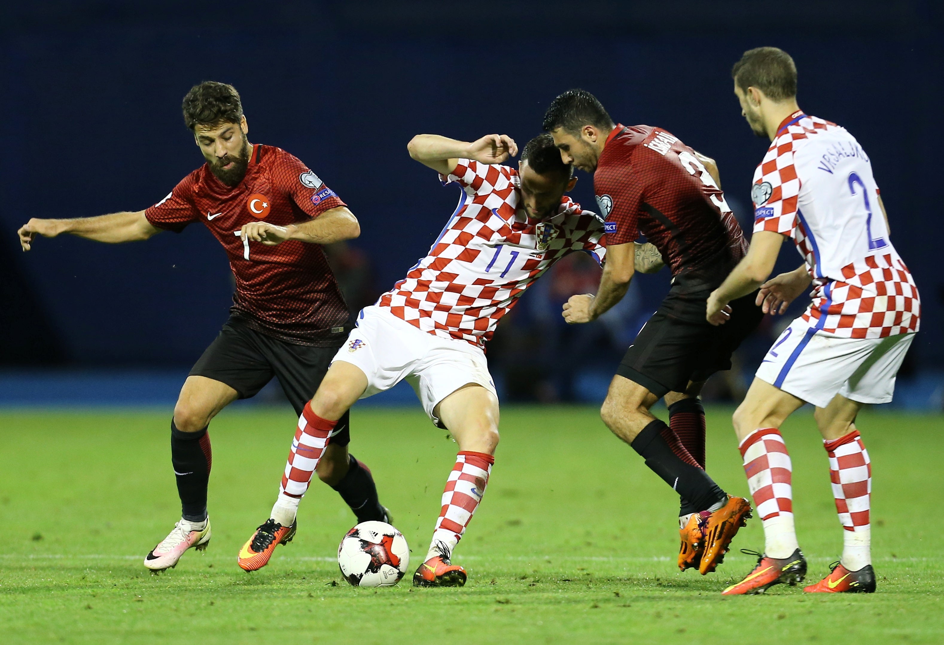 Croacia y Turquía firman un empate a puerta cerrada en su carrera a Rusia Croacia y Turquía firman un empate a puerta cerrada en su carrera a Rusia