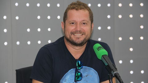 Sergio Fern&aacute;ndez, El monaguillo, en los estudios de Onda Cero