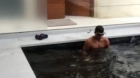 Cristiano Ronaldo nadando Cristiano Ronaldo nadando
