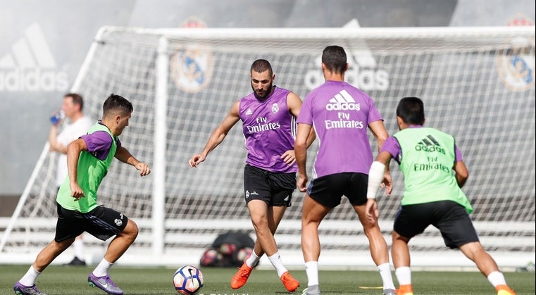 Cristiano y Benzema ya se ejercitan con el resto de sus compañeros Cristiano y Benzema ya se ejercitan con el resto de sus compañeros