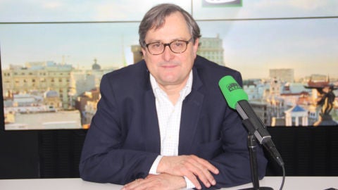 Paco Marhuenda en los estudios de Onda Cero