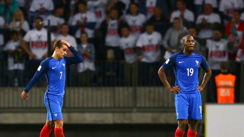 Los jugadores franceses lamentan la falta de punter&iacute;a ante Bielorrusia