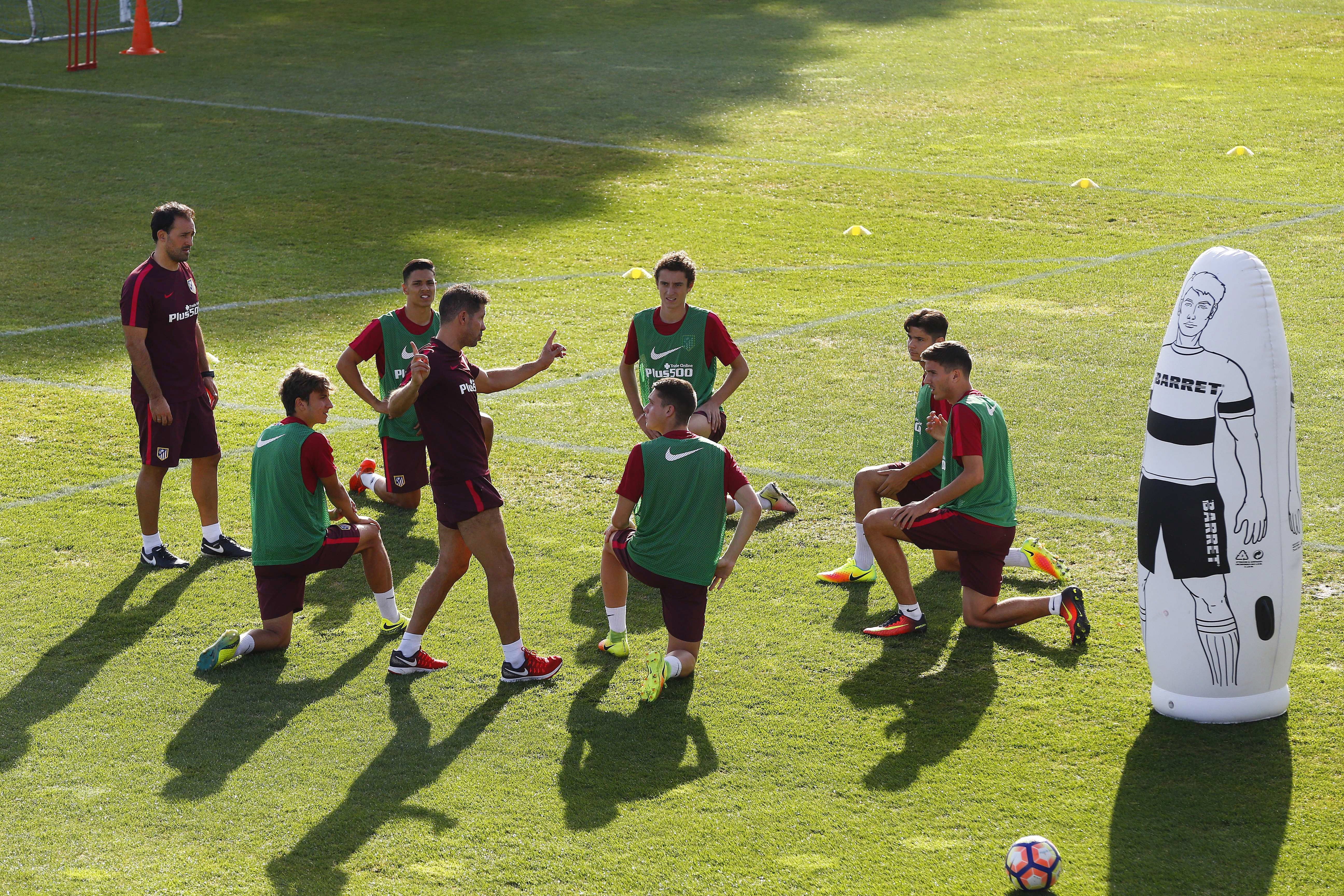 Simeone recupera efectivos para preparar el partido ante el Celta Simeone recupera efectivos para preparar el partido ante el Celta