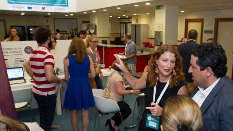 El presidente de la Diputaci&oacute;n, Javier Moliner, y la presidenta de la C&aacute;mara de Comercio de Castell&oacute;n supervisaron los talleres del Work Forum.