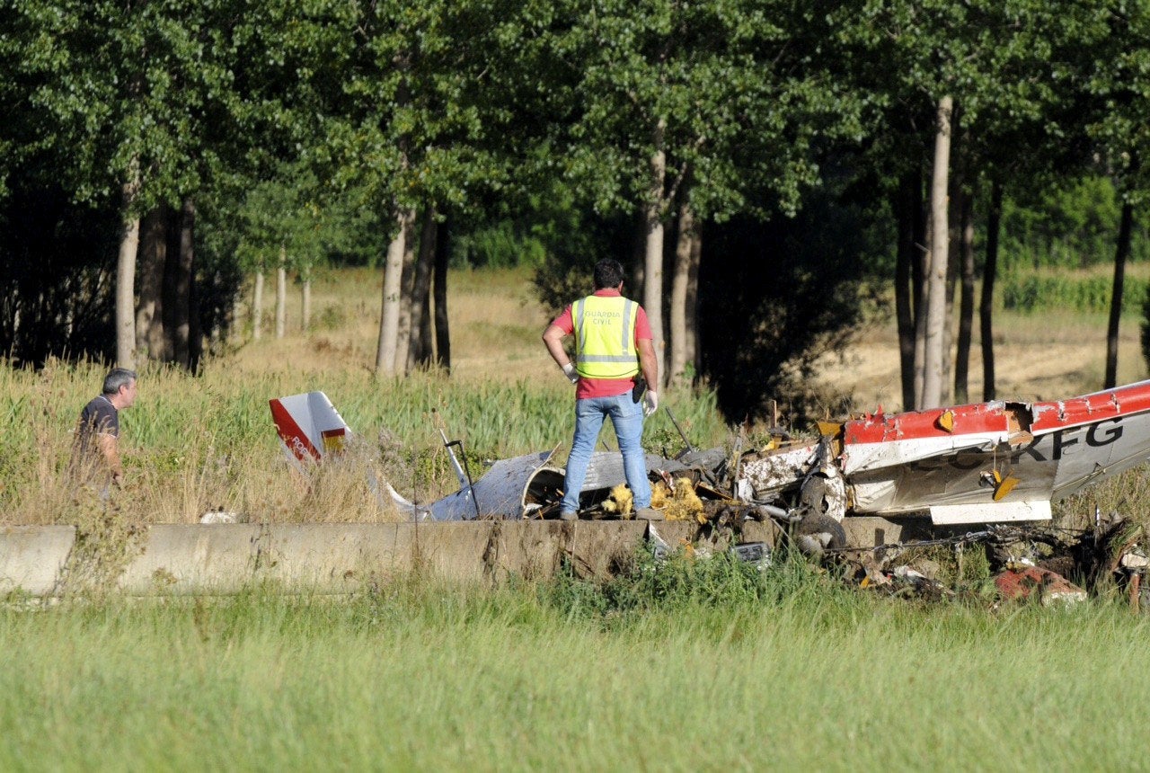 Dos fallecidos al estrellarse una avioneta en Villanueva del Condado, León Dos fallecidos al estrellarse una avioneta en Villanueva del Condado, León