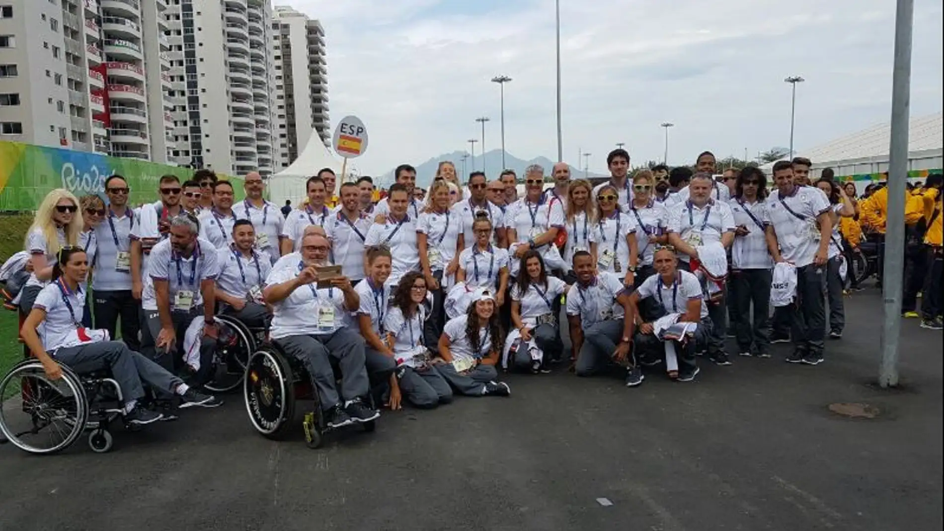 Deportistas paralímpicos en el izado de bandera de los Juegos Paralímpicos de Río 2016