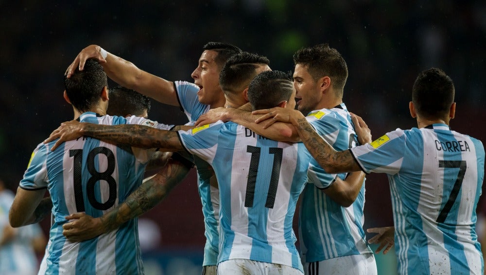 La selección argentina celebrando un gol