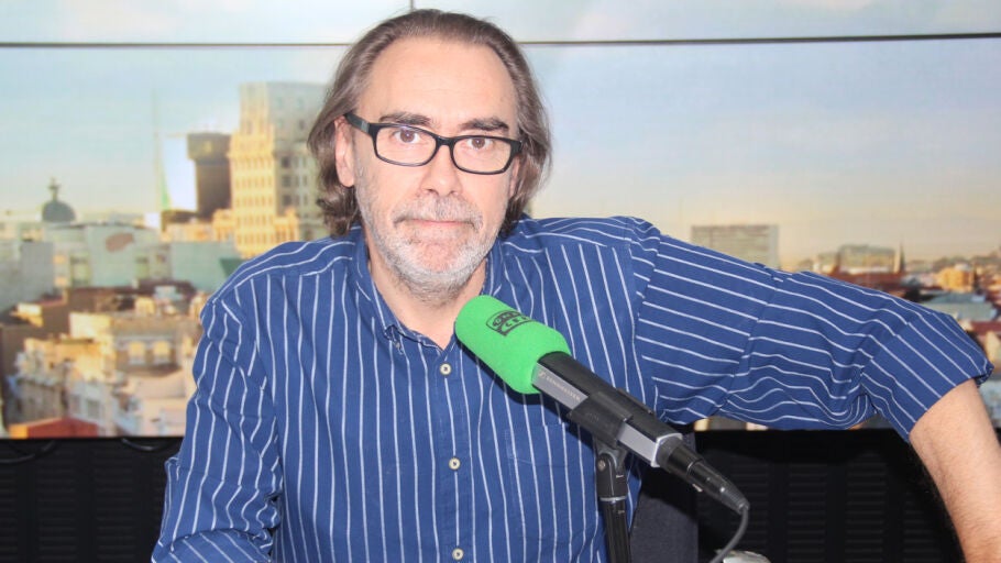 Jos&eacute; Miguel Azpiroz en los estudios de Onda Cero