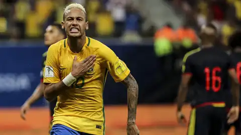 Neymar celebra un gol con la Selección de Brasil Neymar celebra un gol con la Selección de Brasil
