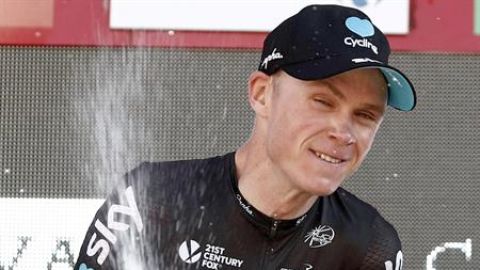 Chris Froome celebra su triunfo en la decimonovena etapa de la Vuelta. 