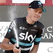 Chris Froome celebra su triunfo en la decimonovena etapa de la Vuelta. Chris Froome celebra su triunfo en la decimonovena etapa de la Vuelta.