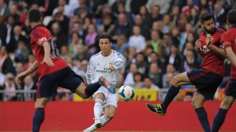 Cristiano Ronaldo ante Osasuna en un choque liguero. Cristiano Ronaldo ante Osasuna en un choque liguero.