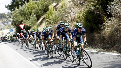 Imagen del pelot&oacute;n en una etapa de la ronda espa&ntilde;ola