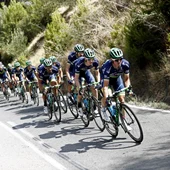 Imagen del pelotón en una etapa de la ronda española Imagen del pelotón en una etapa de la ronda española