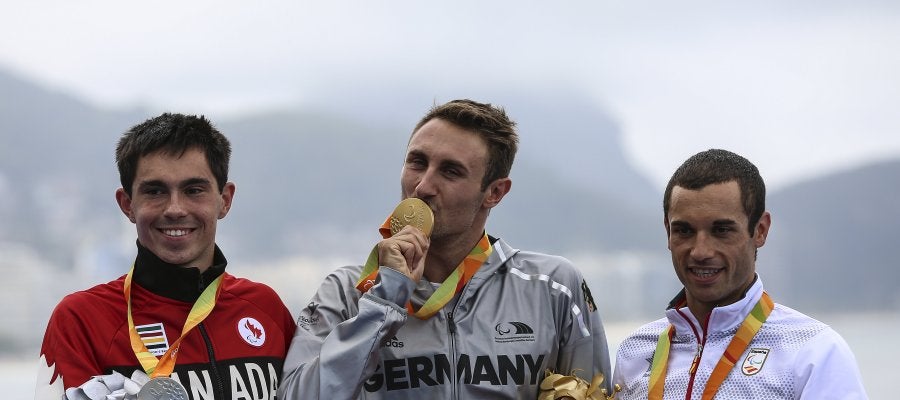Jairo Ruiz, junto a Schulz y Daniel, durante la ceremonia de entrega de medallas Jairo Ruiz, junto a Schulz y Daniel, durante la ceremonia de entrega de medallas