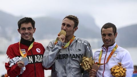 Jairo Ruiz, junto a Schulz y Daniel, durante la ceremonia de entrega de medallas