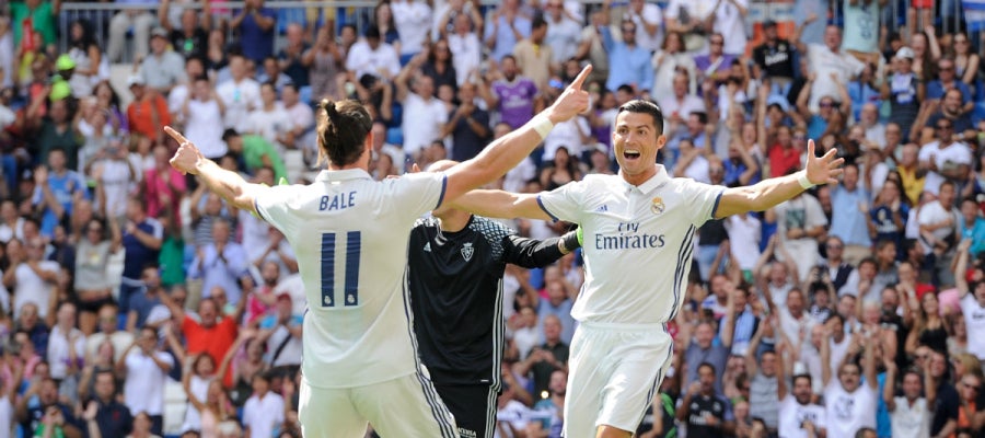 Bale y Cristiano celebran un gol