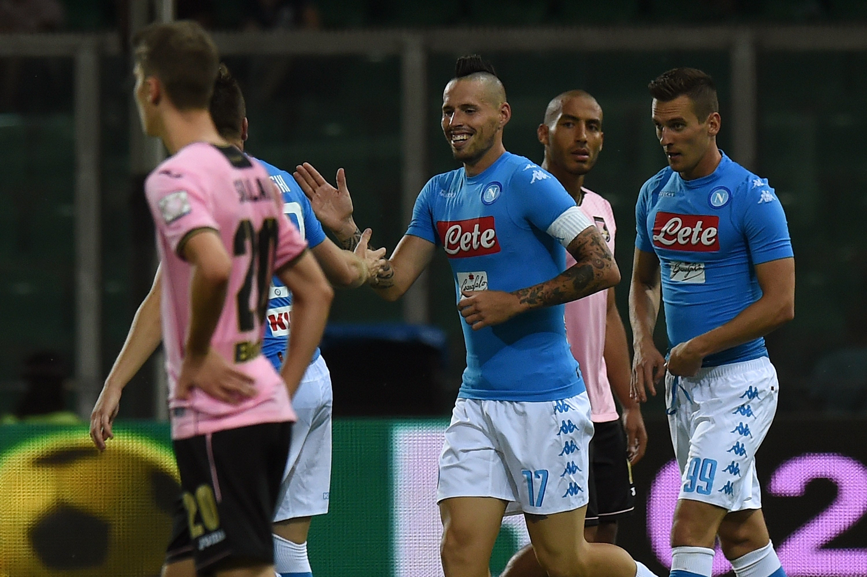 Callejón lidera al Nápoles con un doblete en su victoria ante el Palermo Callejón lidera al Nápoles con un doblete en su victoria ante el Palermo