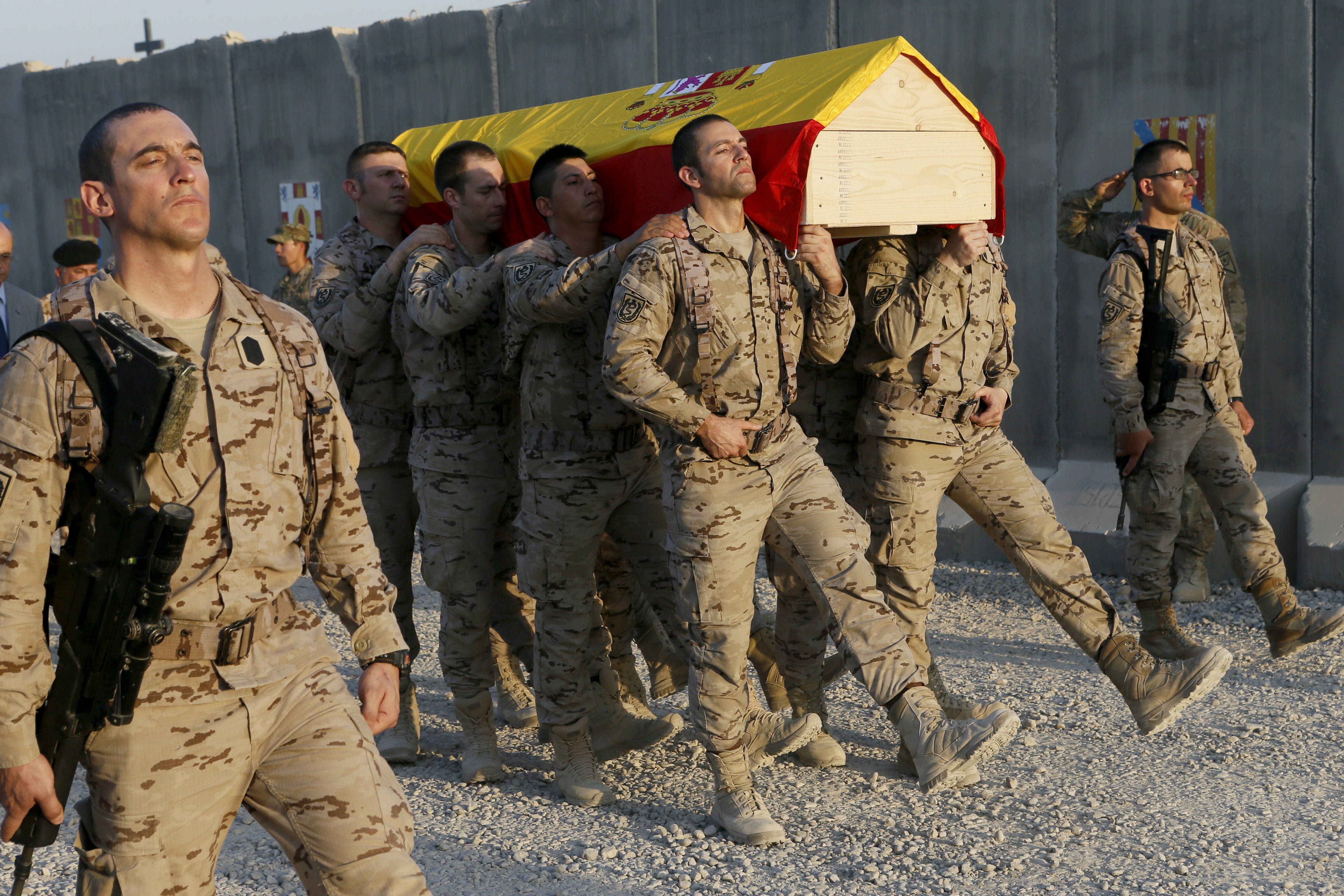 Los restos mortales del soldado fallecido en Irak aterrizan en Valencia Los restos mortales del soldado fallecido en Irak aterrizan en Valencia