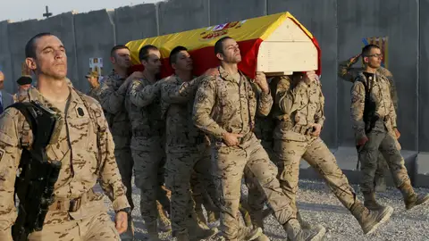 Ceremonia de despedida en la base española en Irak Ceremonia de despedida en la base española en Irak
