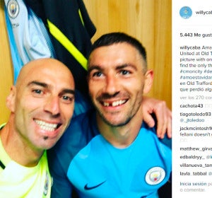 Willy Caballero bromeando sobre el diente de Kolarov Willy Caballero bromeando sobre el diente de Kolarov