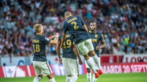 El M&oacute;naco celebra un gol