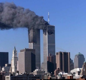Las Torres Gemelas en llamas después del atentado del 11 de saptiembre de 2001 en Nueva York, EE.UU Las Torres Gemelas en llamas después del atentado del 11 de saptiembre de 2001 en Nueva York, EE.UU