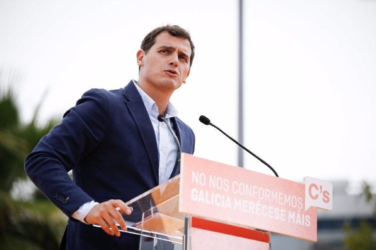 Rivera vuelve a avisar a Sánchez de que un Gobierno de 85 escaños y 44 partidos es "inviable" Rivera vuelve a avisar a Sánchez de que un Gobierno de 85 escaños y 44 partidos es "inviable"