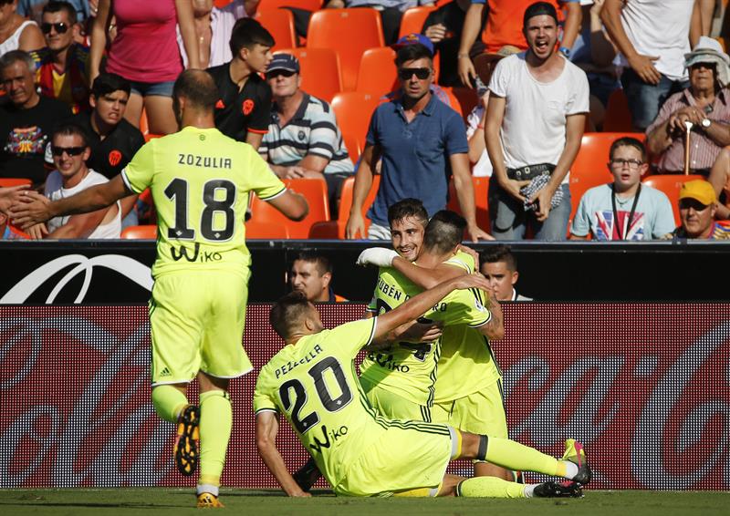 Valencia 2 - 3 Betis. Rubén Castro da la victoria al Betis ante el Valencia Valencia 2 - 3 Betis. Rubén Castro da la victoria al Betis ante el Valencia