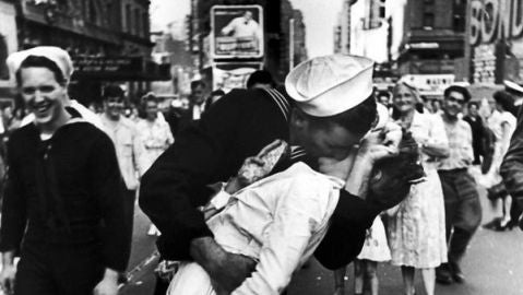 Ic&oacute;nico beso del fin de la II Guerra Mundial