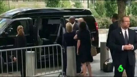 Frame 0.708492 de: Hillary Clinton suspende sus actos de campa&ntilde;a a causa de una neumon&iacute;a