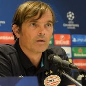 El entrenador del PSV Eindhoven, Phillip Cocu, en rueda de prensa