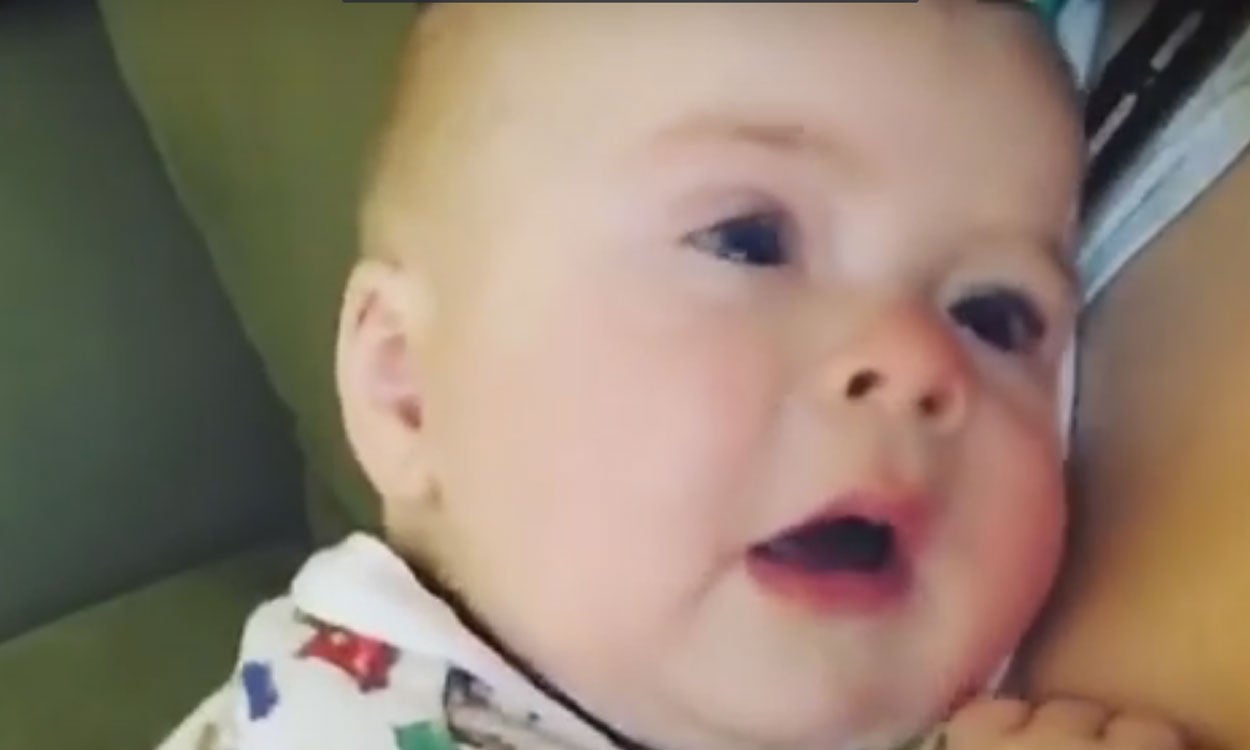 Internet: El adorable bebé que tras estornudar dice "Oh no" Internet: El adorable bebé que tras estornudar dice "Oh no"