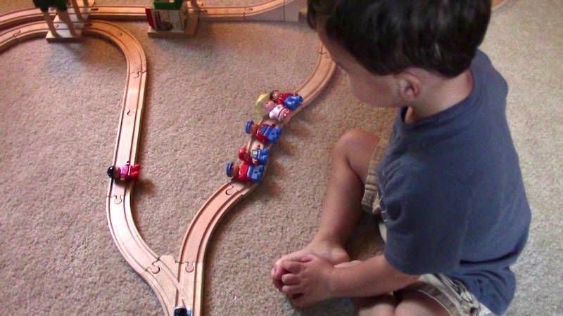 ¿Matarías a una persona para salvar a cinco? La increíble respuesta de un niño pequeño ¿Matarías a una persona para salvar a cinco? La increíble respuesta de un niño pequeño