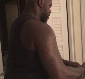 Shaquille O'Neal bailando al ritmo de Kayne West. Shaquille O'Neal bailando al ritmo de Kayne West.